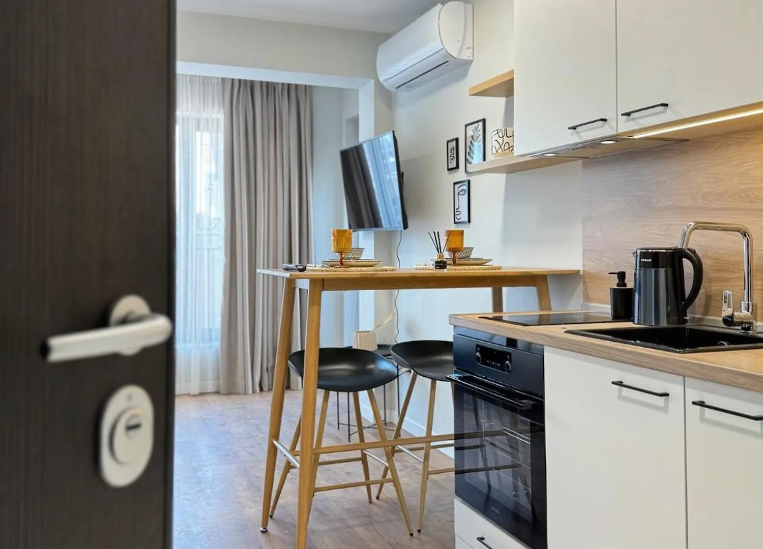 Sofia Apartments 0*,